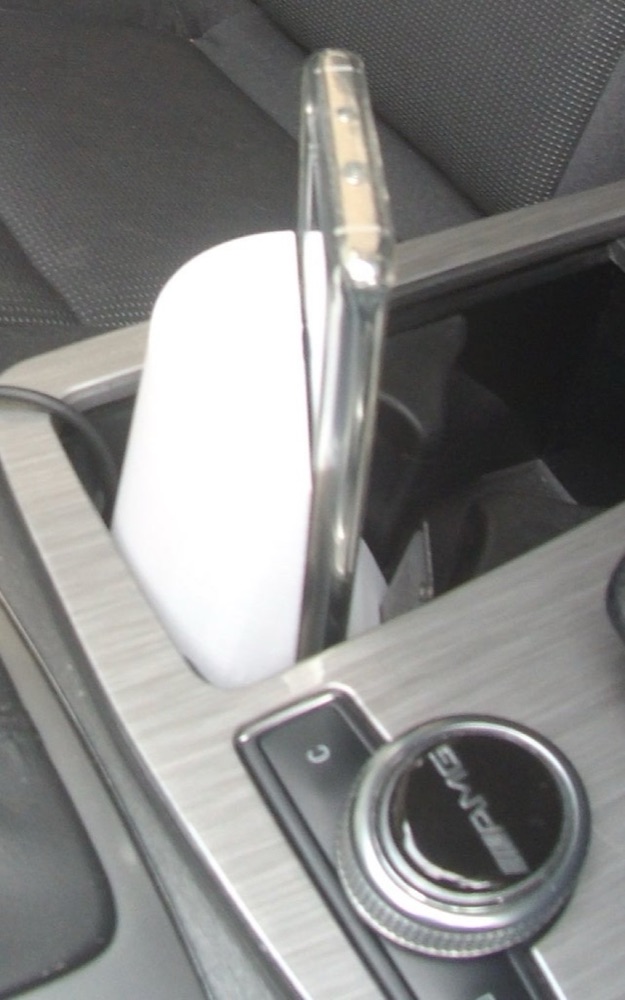 Mercedes W204 Uyumlu Bardaklık İçi Telefon Tutucu ve Kablosuz Şarj Standı görsel 2
