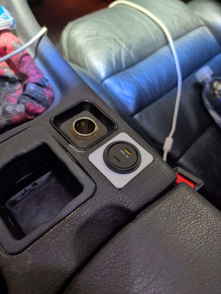 Mitsubishi 3000GT Bozuk Para Gözü USB-C Şarj Soketi Paneli