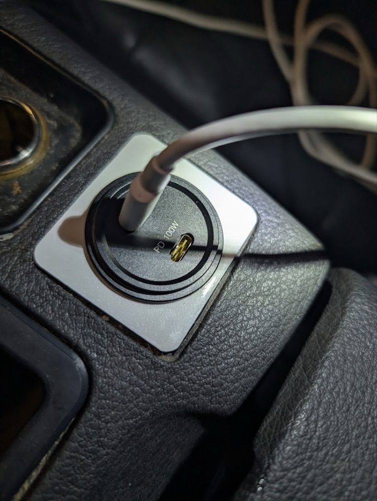 Mitsubishi 3000GT Bozuk Para Gözü USB-C Şarj Soketi Paneli görsel 2
