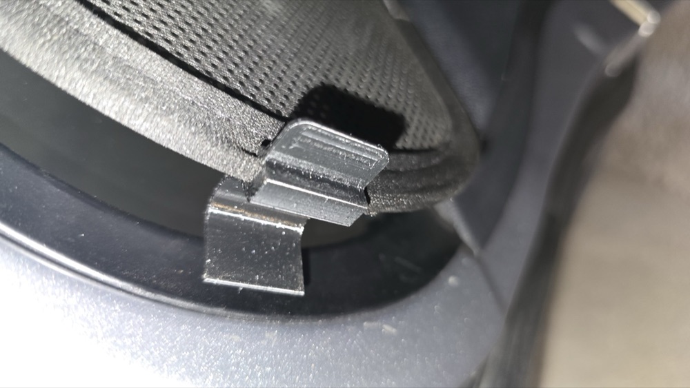 Mitsubishi Arka Perde Tutucu Klips görsel 2