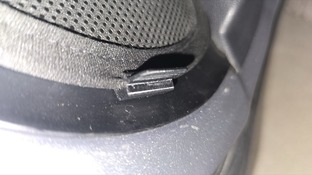 Mitsubishi Arka Perde Tutucu Klips görsel 3