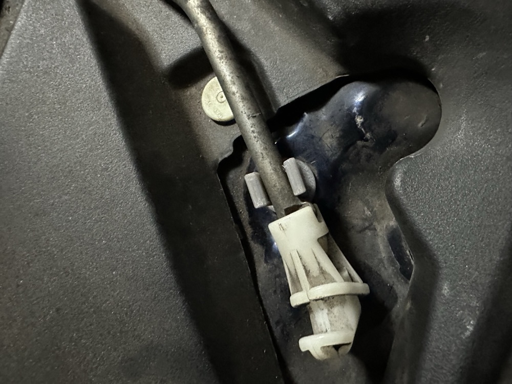 Mitsubishi ASX Kaput İstinat Demiri Klipsi