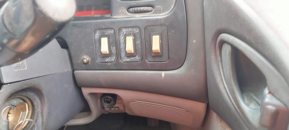 Mitsubishi Delica Anahtar Paneli Plakası