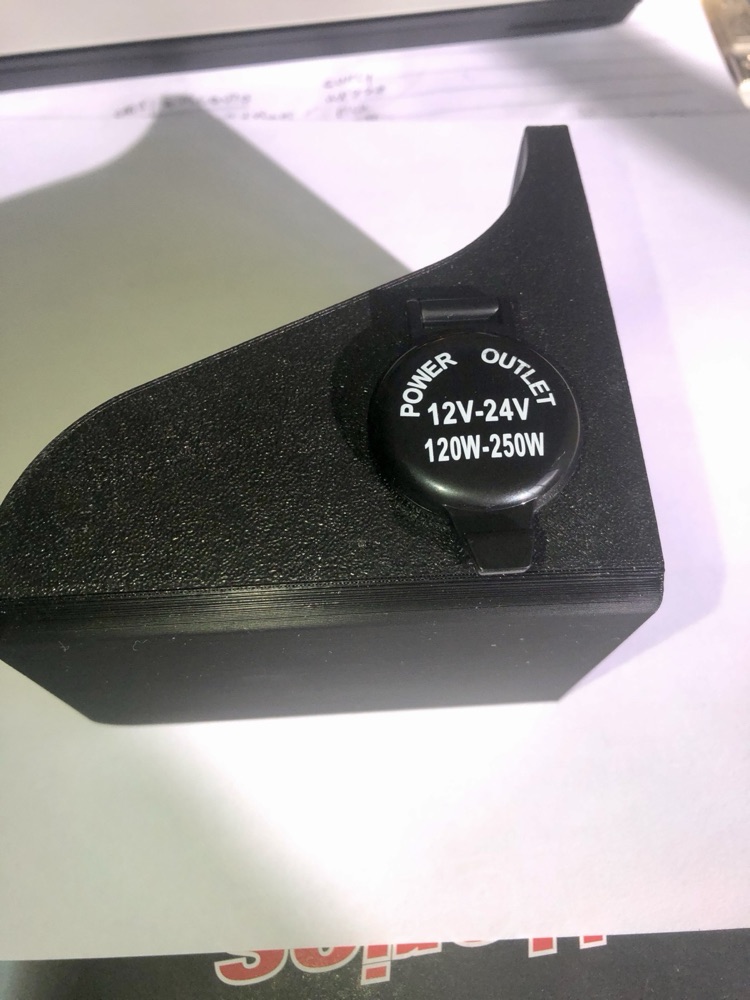 Mitsubishi Eclipse Cross PHEV Bagaj DC Soket Braketi görsel 3