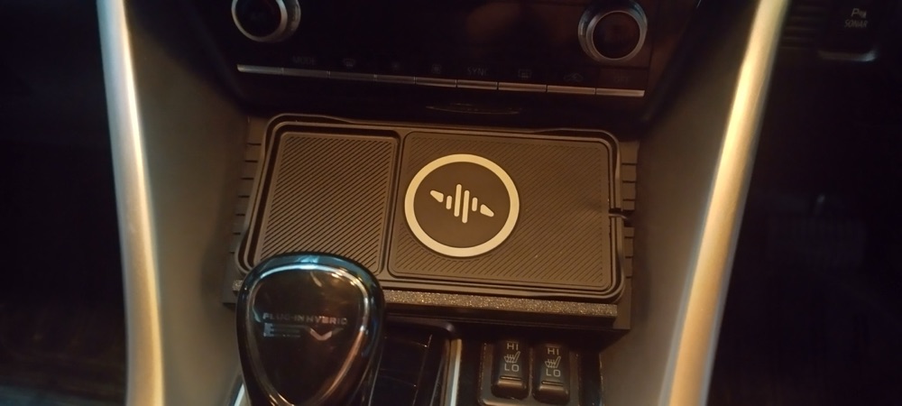 Mitsubishi Eclipse Cross PHEV Kablosuz Şarj Uyumlu Telefon Tutucu