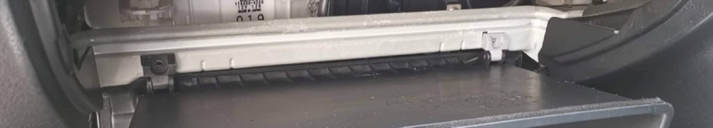 Mitsubishi Galant Torpido Gözü Menteşesi görsel 4