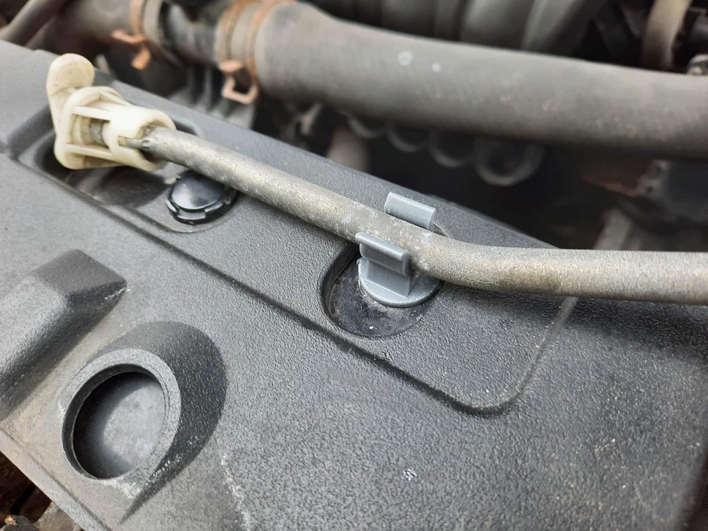 Mitsubishi Lancer 8. Nesil Kaput İstinat Demiri Klipsi