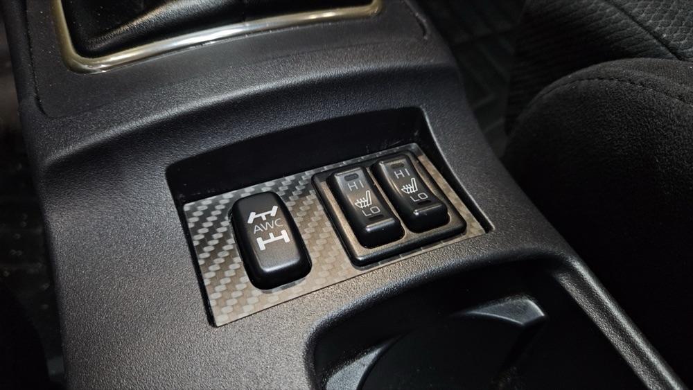 Mitsubishi Lancer Evo X Koltuk Isıtma Düğmesi Yer Değiştirme Aparatı