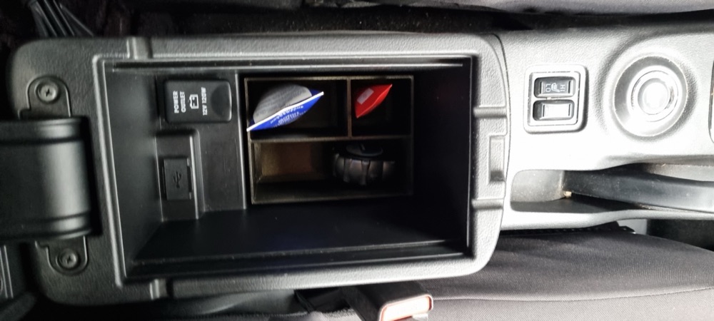 Mitsubishi Outlander PHEV Orta Konsol Düzenleyici Seti görsel 2
