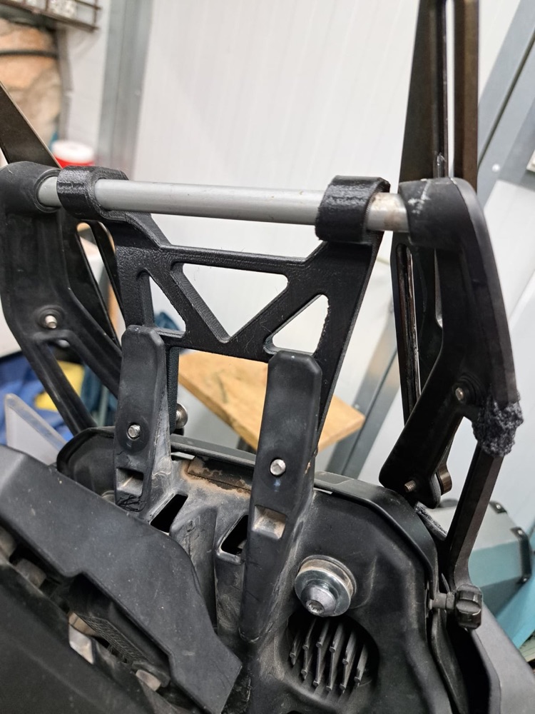 Yamaha Tenere 700 Ön Cam Braket Aparatı görsel 2