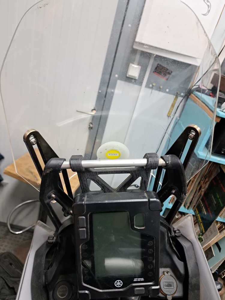 Yamaha Tenere 700 Ön Cam Braket Aparatı görsel 3