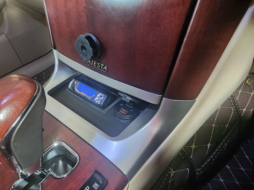 Toyota Crown Majesta kül tablası yuvası görsel 2