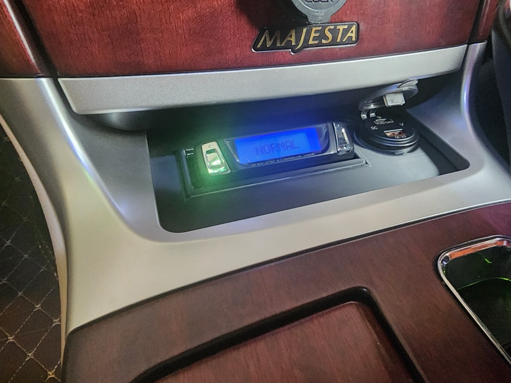Toyota Crown Majesta kül tablası yuvası görsel 3