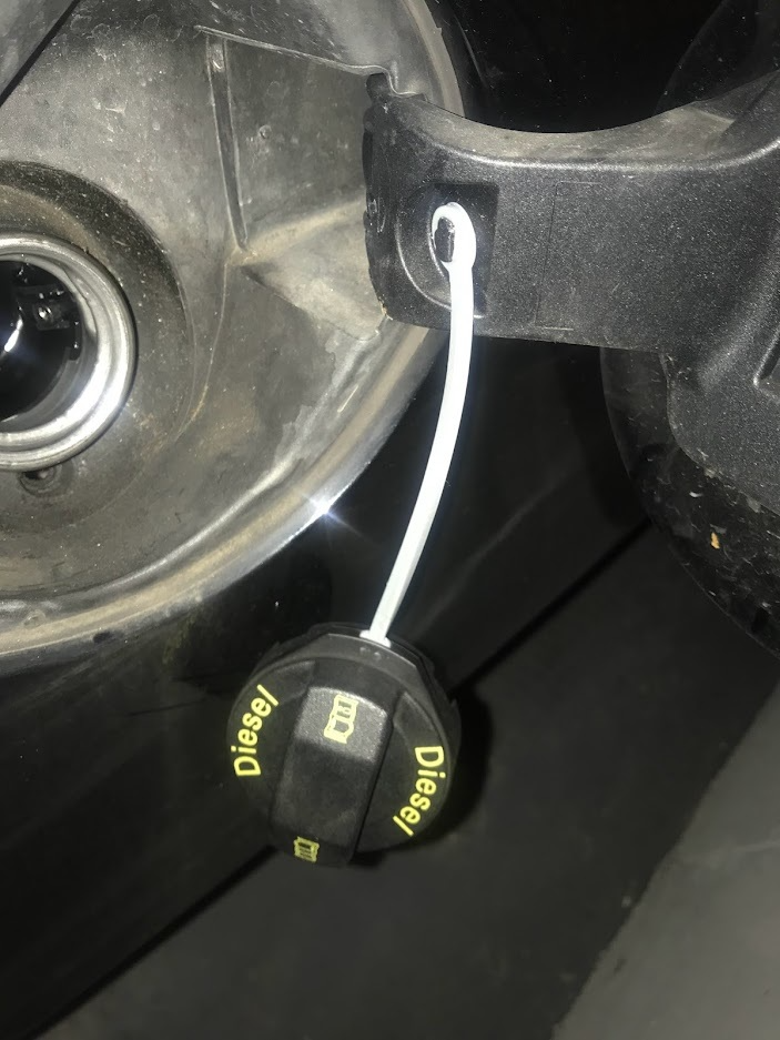 Audi A1 Yakıt Kapağı Lastik Kapak görsel 3