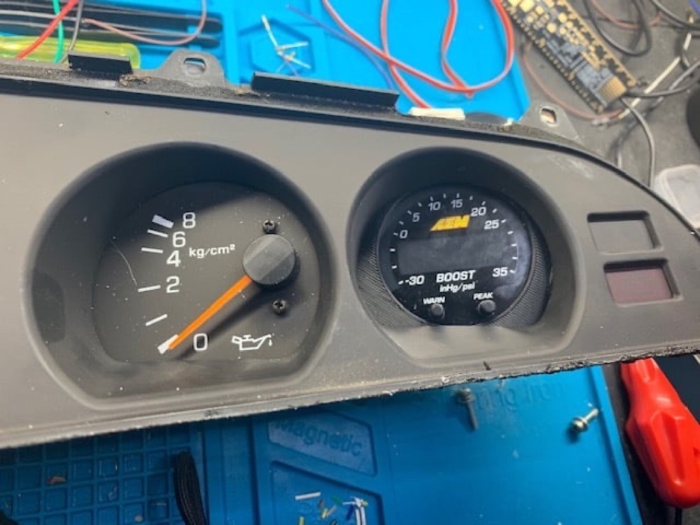 Supra Mk3 AEM x-series boost göstergesi adaptörü görsel 3