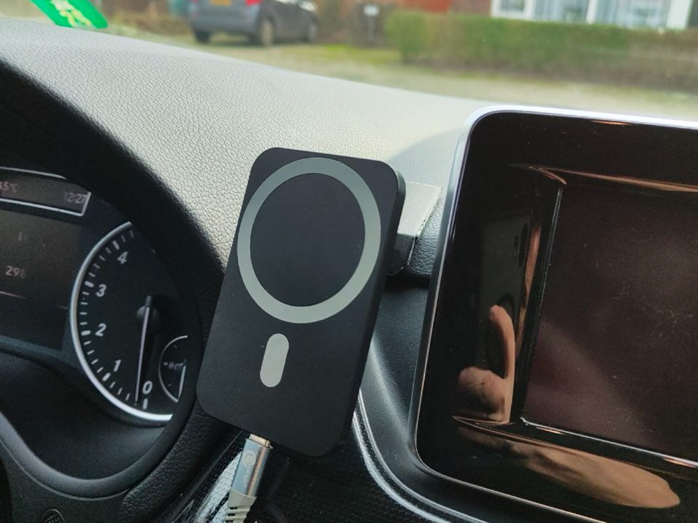 Mercedes-Benz B200 Telefon Tutucu