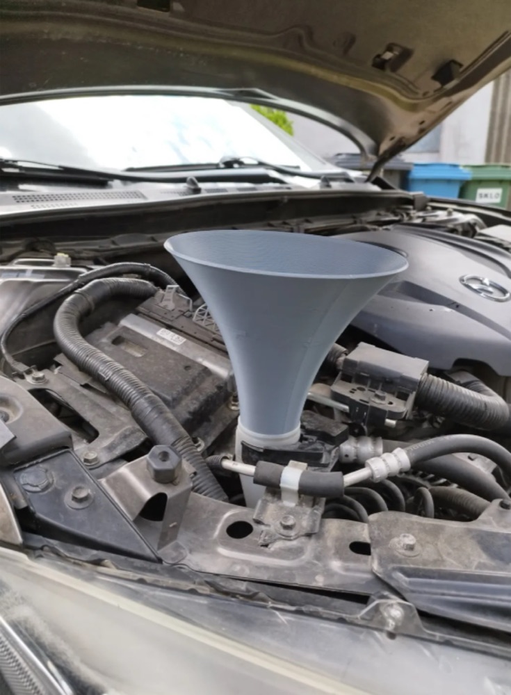 Mazda 3 Motor Yağı Doldurma Hunisi