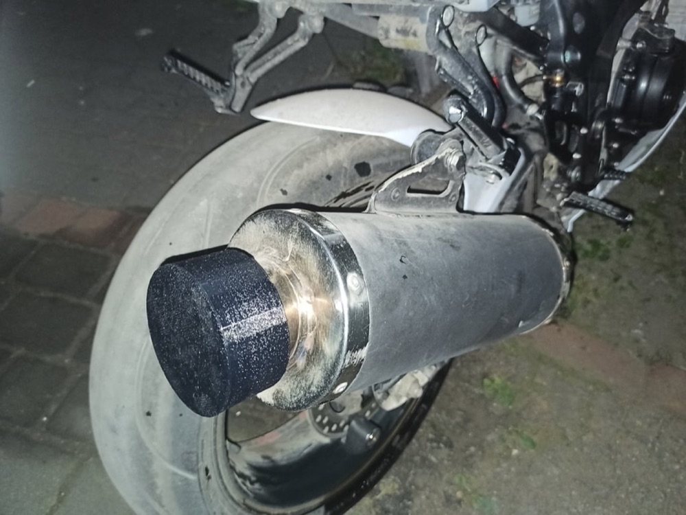 Triumph Daytona 600 Motorcycle Egzoz Kapağı görsel 2