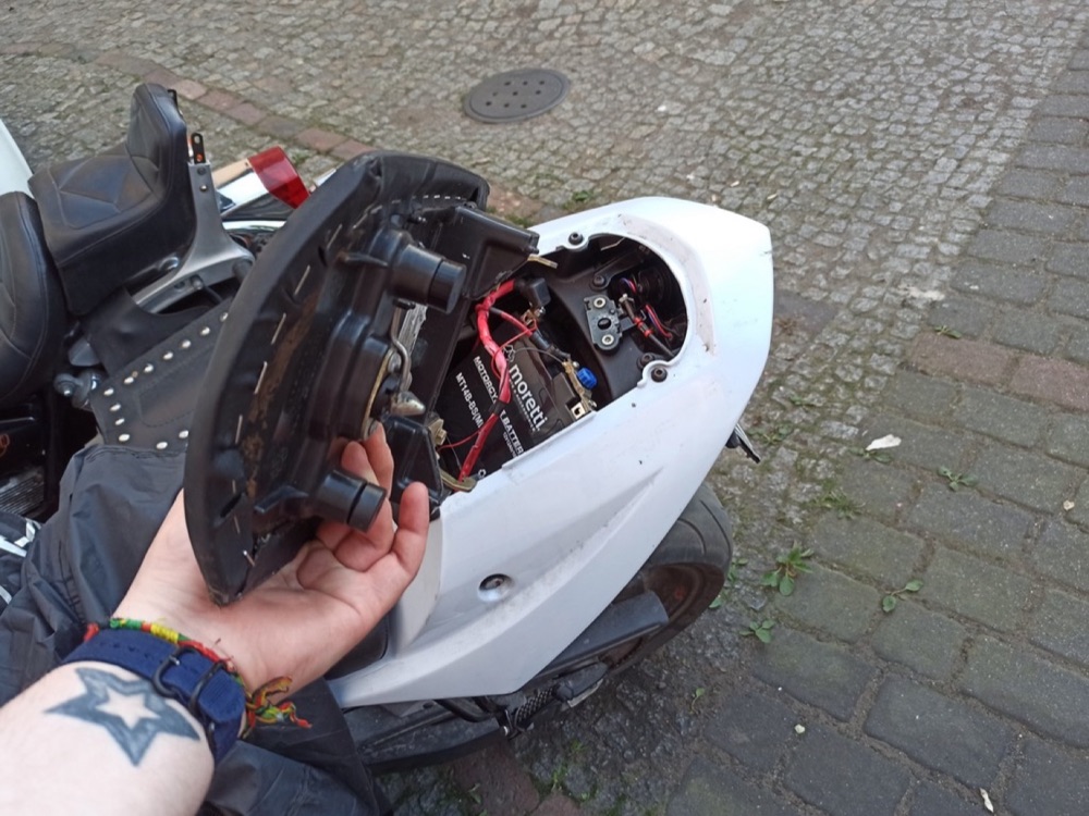 Triumph Daytona 600 Motorcycle Sele Desteği görsel 2