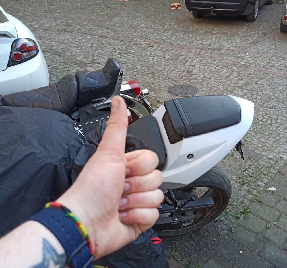 Triumph Daytona 600 Motorcycle Sele Desteği görsel 3
