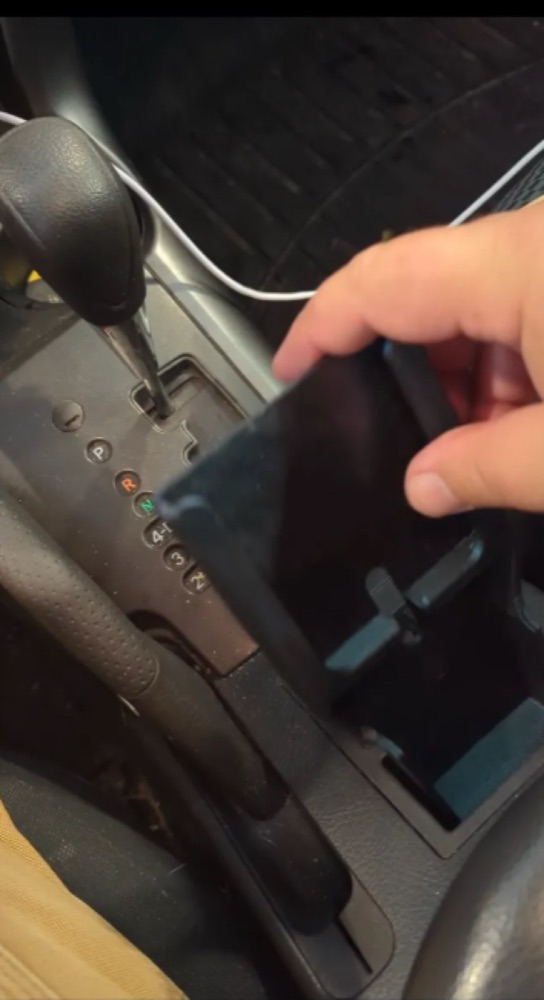 Toyota RAV4 telefon tutucu