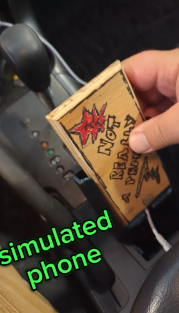 Toyota RAV4 telefon tutucu görsel 2