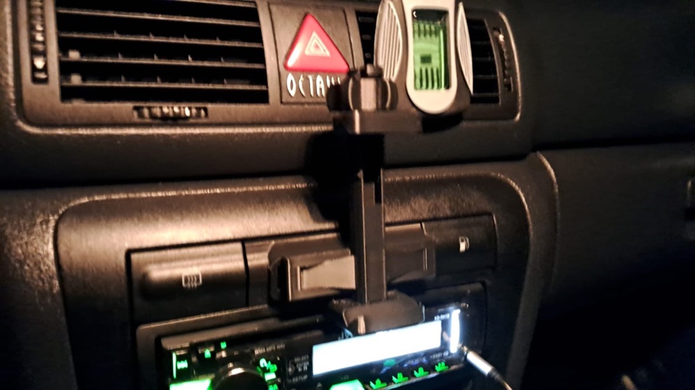 Versatile Accessory Rail for Škoda Octavia Mk1