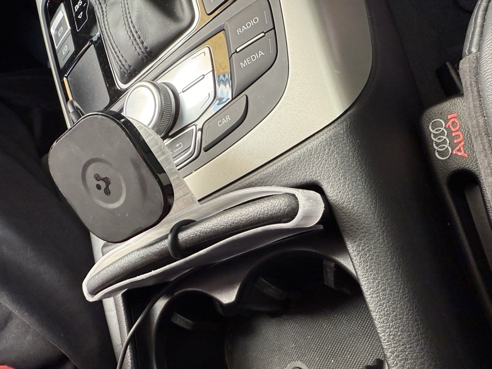 Audi A6 (2016+) Kolçak Kapağı MagSafe Telefon Tutucu görsel 2