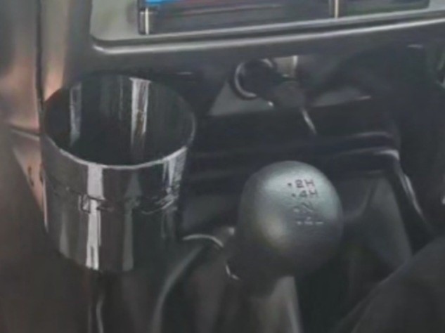 Nissan Navara (D22) Kül Tablası Yuvası Bardaklık Seti