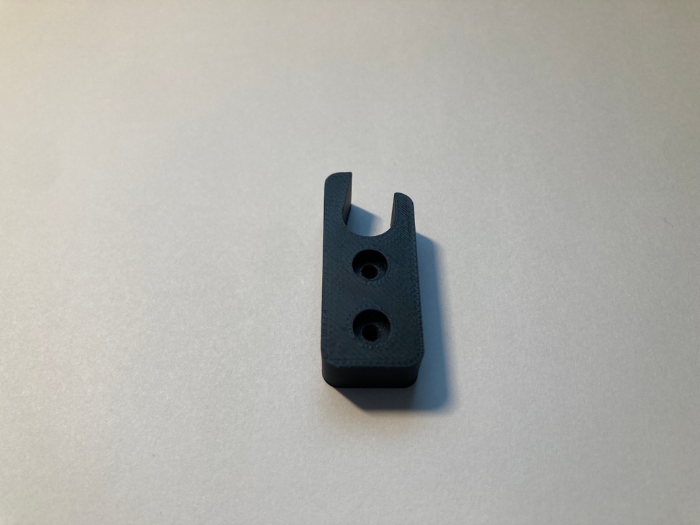 Audi A4 Arka Cam Güneşliği Tutucusu görsel 2