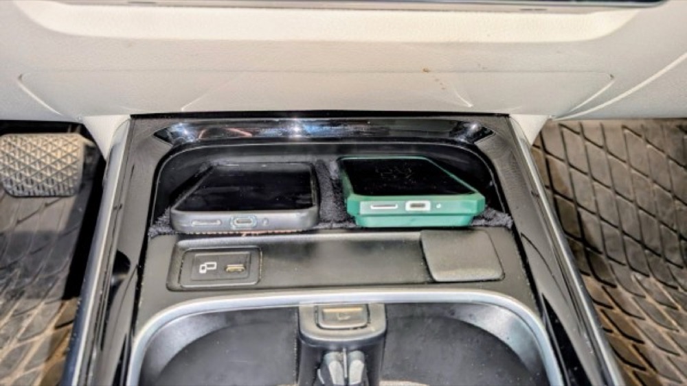 Mercedes-Benz GLB 250 Telefon Tutucu görsel 4