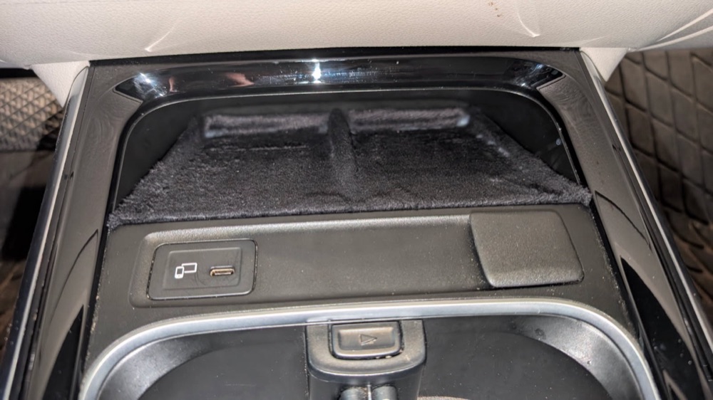 Mercedes-Benz GLB 250 Telefon Tutucu görsel 5