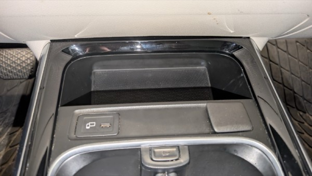 Mercedes-Benz GLB 250 Telefon Tutucu görsel 6