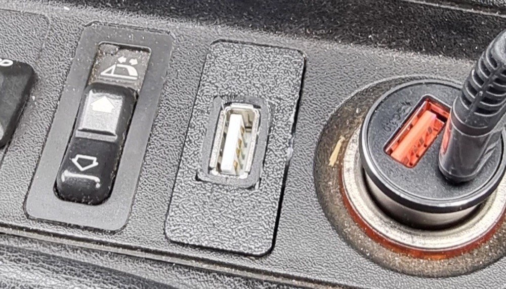 USB Bağlantı Plakası (BMW E36 + Atoto Multimedya Uyumlu)