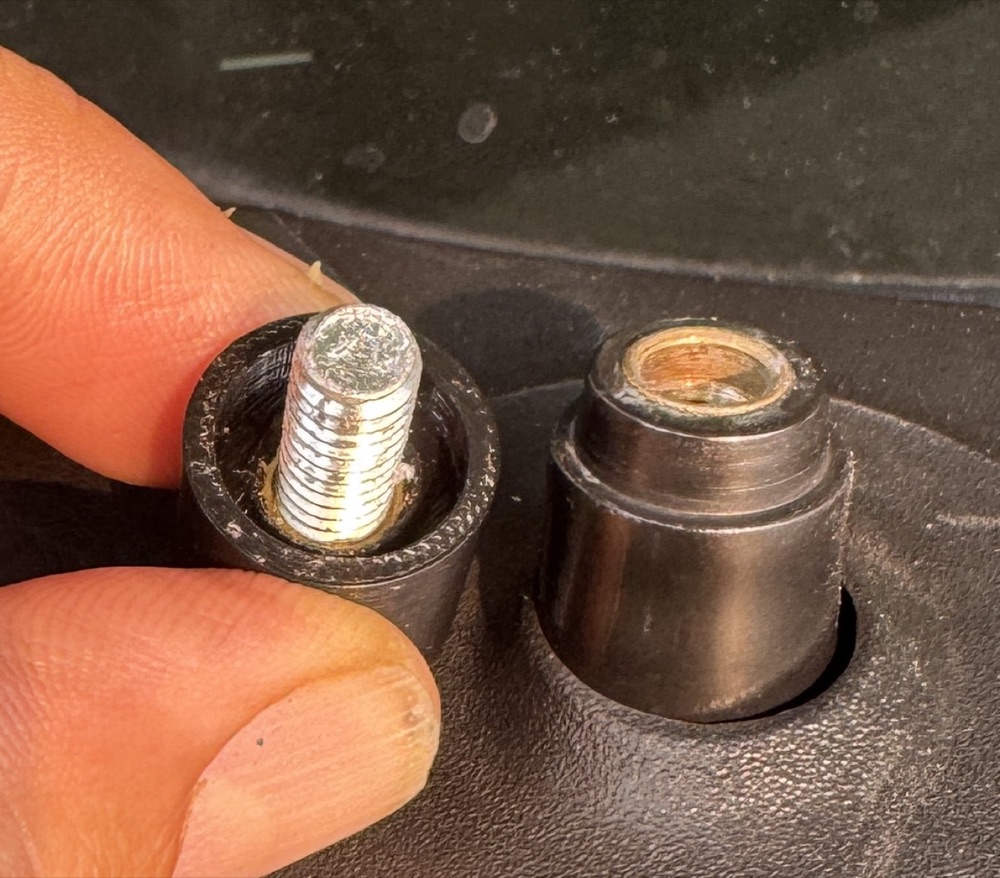 Ford F-150 Anten Sökme/Değişim Tıkası görsel 2