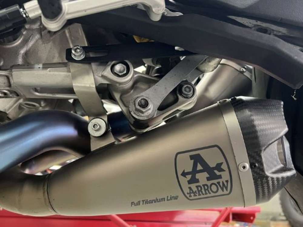 Ducati Streetfighter V4/V2 Egzoz Braketi