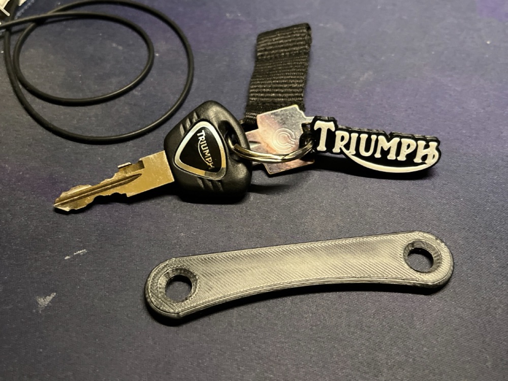 Triumph Daytona 675 Yolcu Ayaklık Blok Plakası