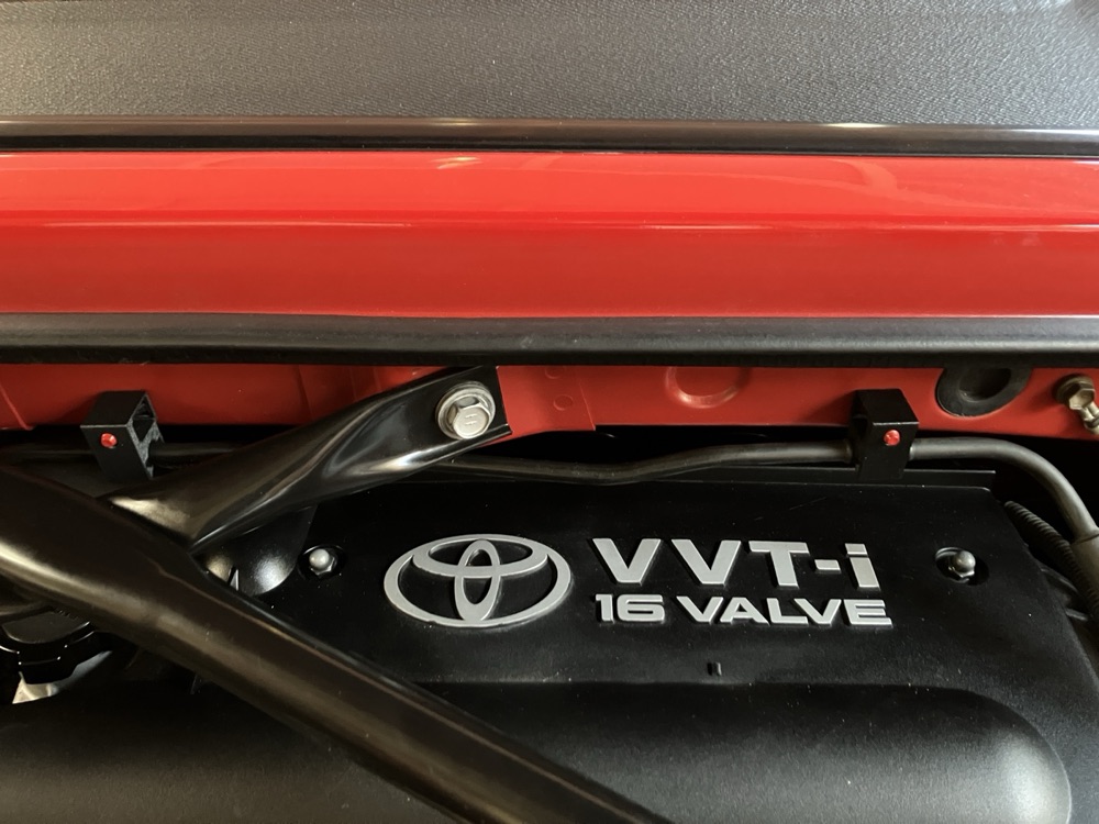 Toyota MR2 Spyder aktif karbon kutusu boru klipsi