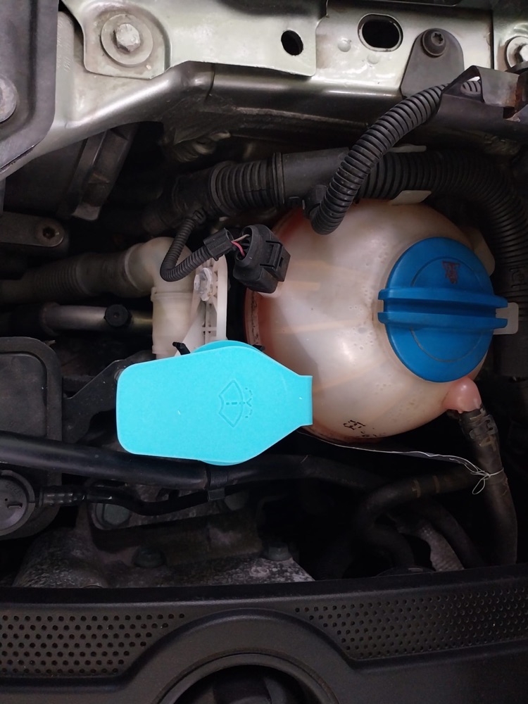 Volkswagen Silecek Su Kapağı görsel 2