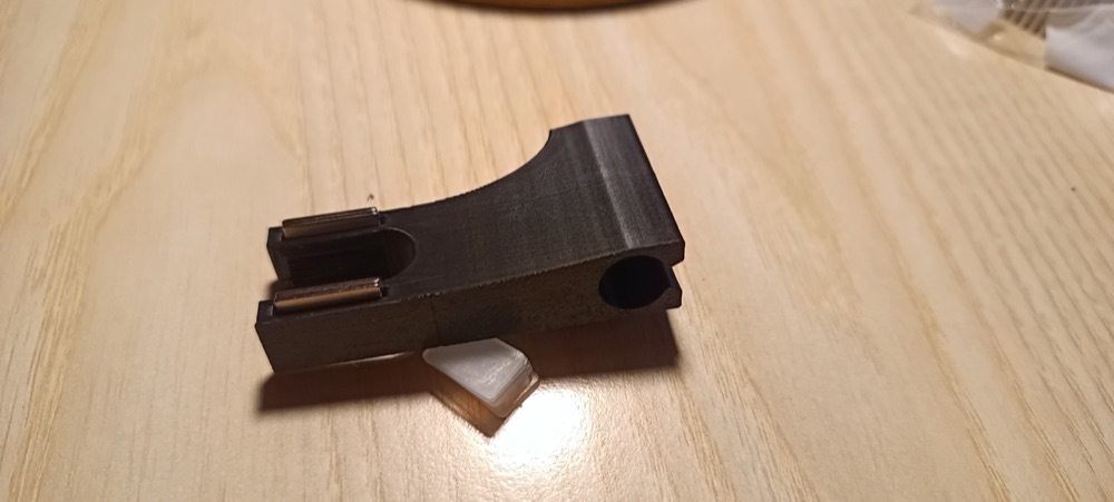 Subaru Bagaj Perde Kolu (Manyetik) görsel 3