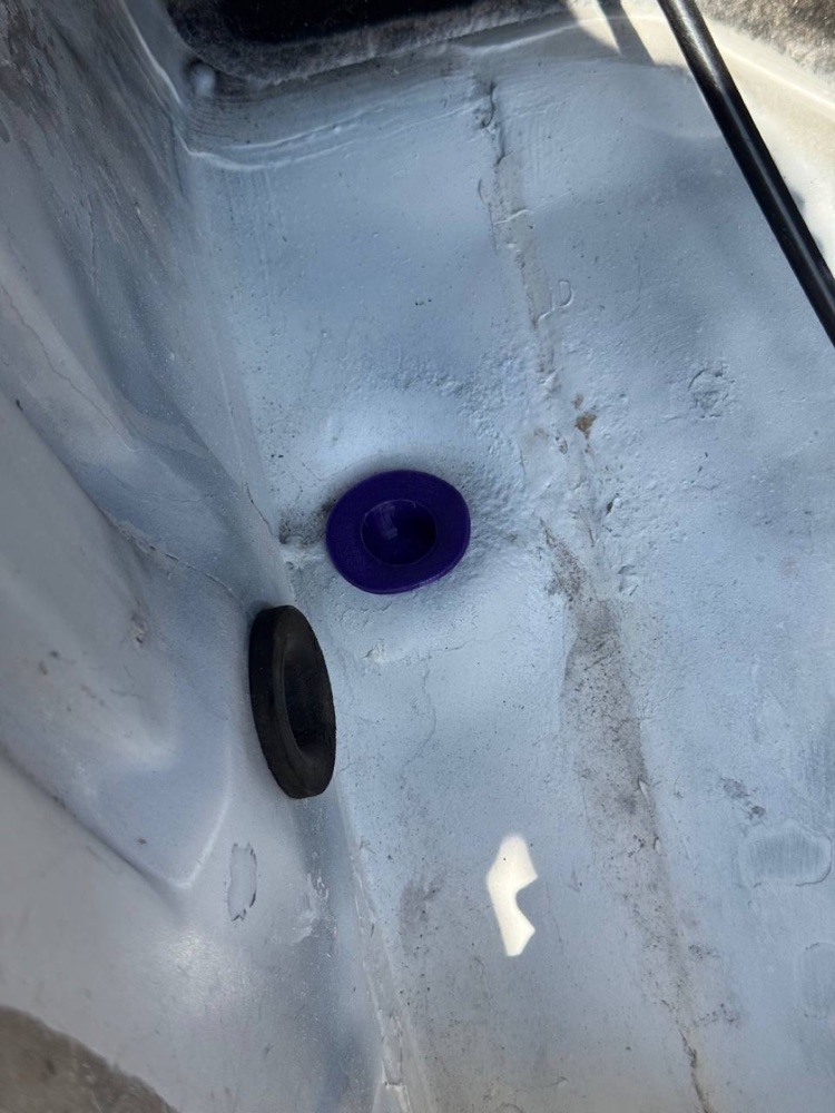 Mercedes Sprinter Cam Suyu Deposu Montaj Contası (TPU) görsel 5