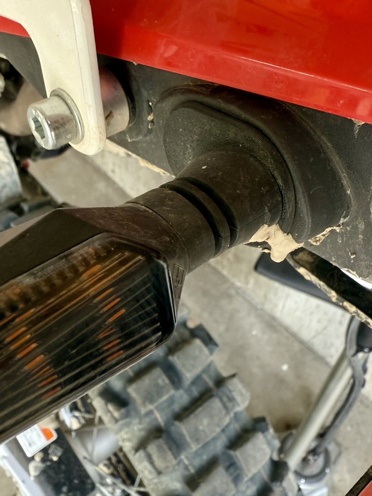 Honda CRF300L LED Sinyal Adaptör Plakası görsel 3