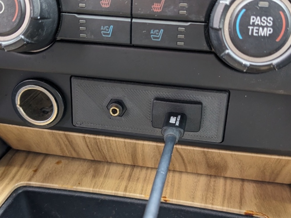 Ford F-150 2009-2014 Aux/USB-C Kasa