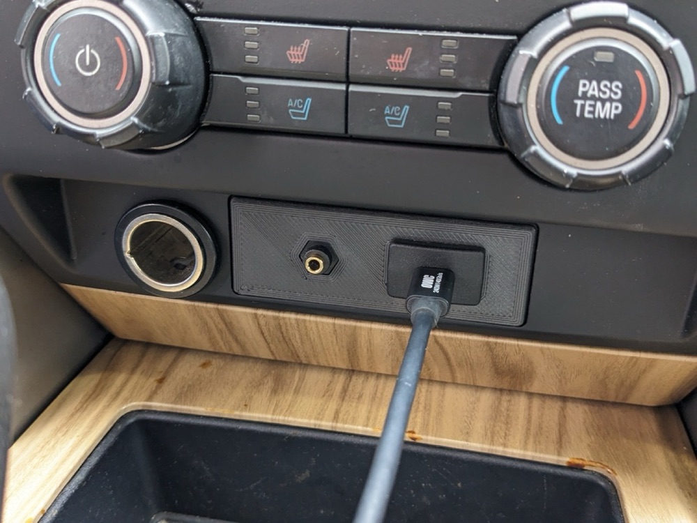 Ford F-150 2009-2014 Aux/USB-C Kasa görsel 2