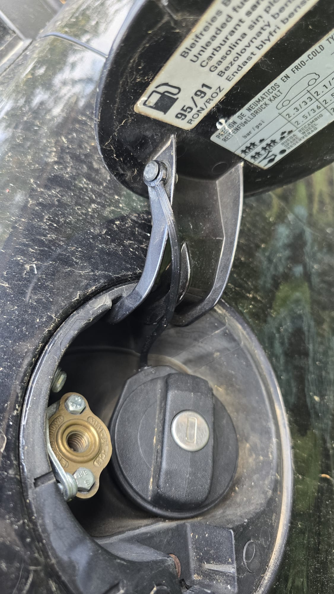 Yakıt Kapağı Tutucusu (Seat Ibiza Uyumlu) görsel 4
