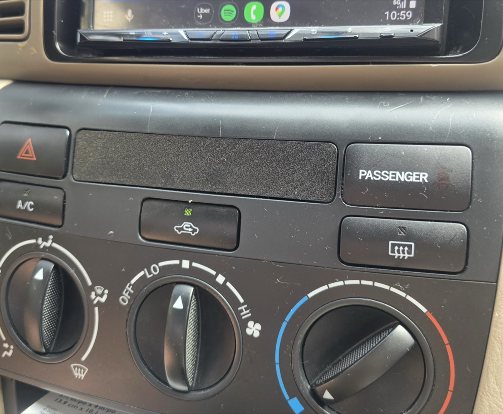 Toyota Corolla E120 saat paneli boşluk kapağı görsel 3
