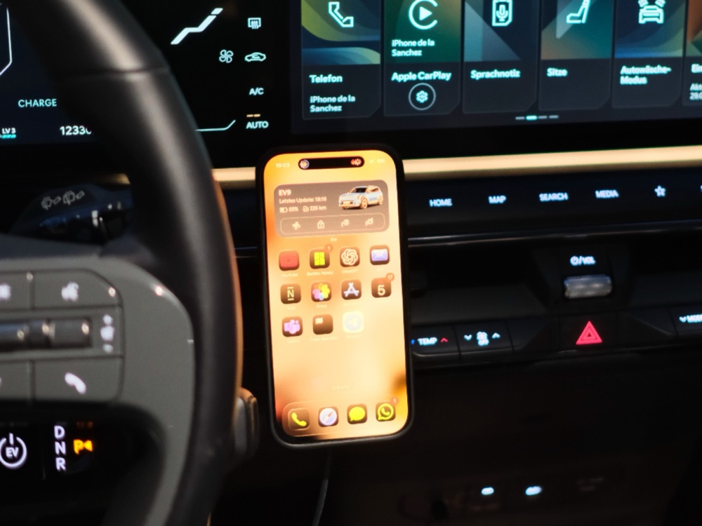 Kia EV9 Sürücü Tarafı Telefon Tutucu