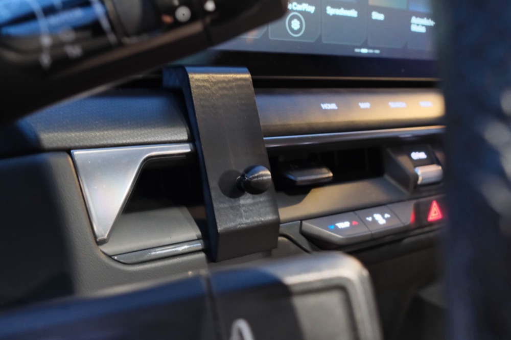 Kia EV9 Sürücü Tarafı Telefon Tutucu görsel 2