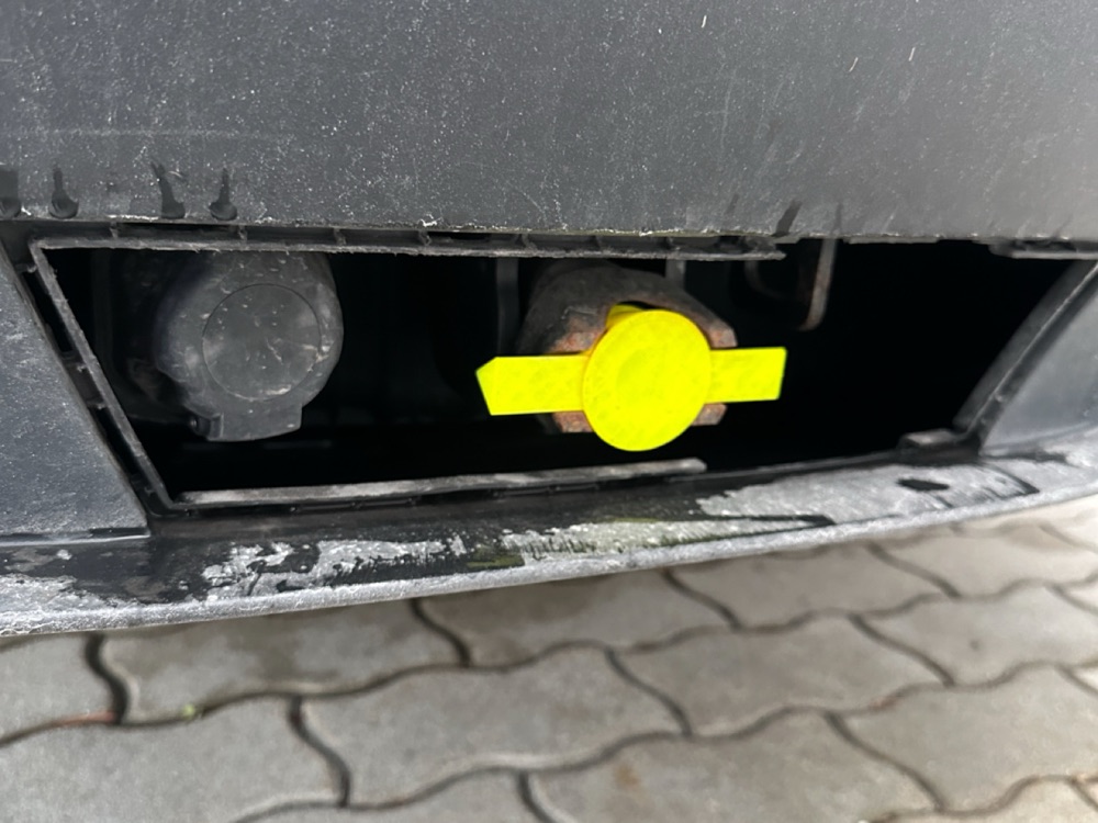 Tesla çeki demiri yuvası kapatma tapası görsel 3