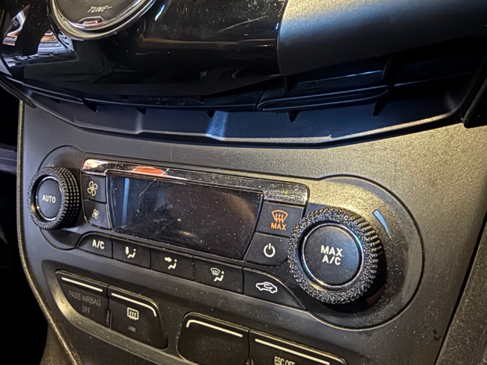 Ford Focus Klima Kontrol Düğmesi Yükseltici görsel 3